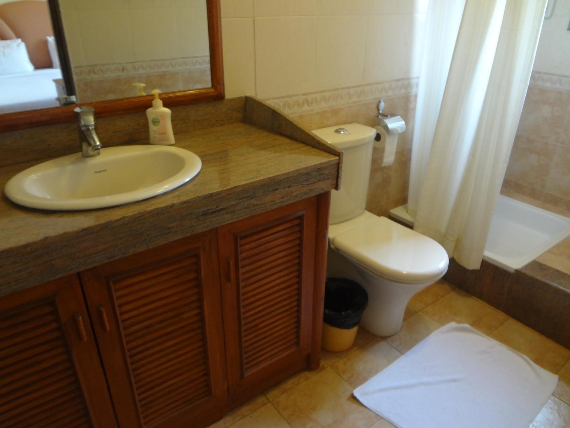 Hacienda De Goa Resort Vagator Bagian luar foto