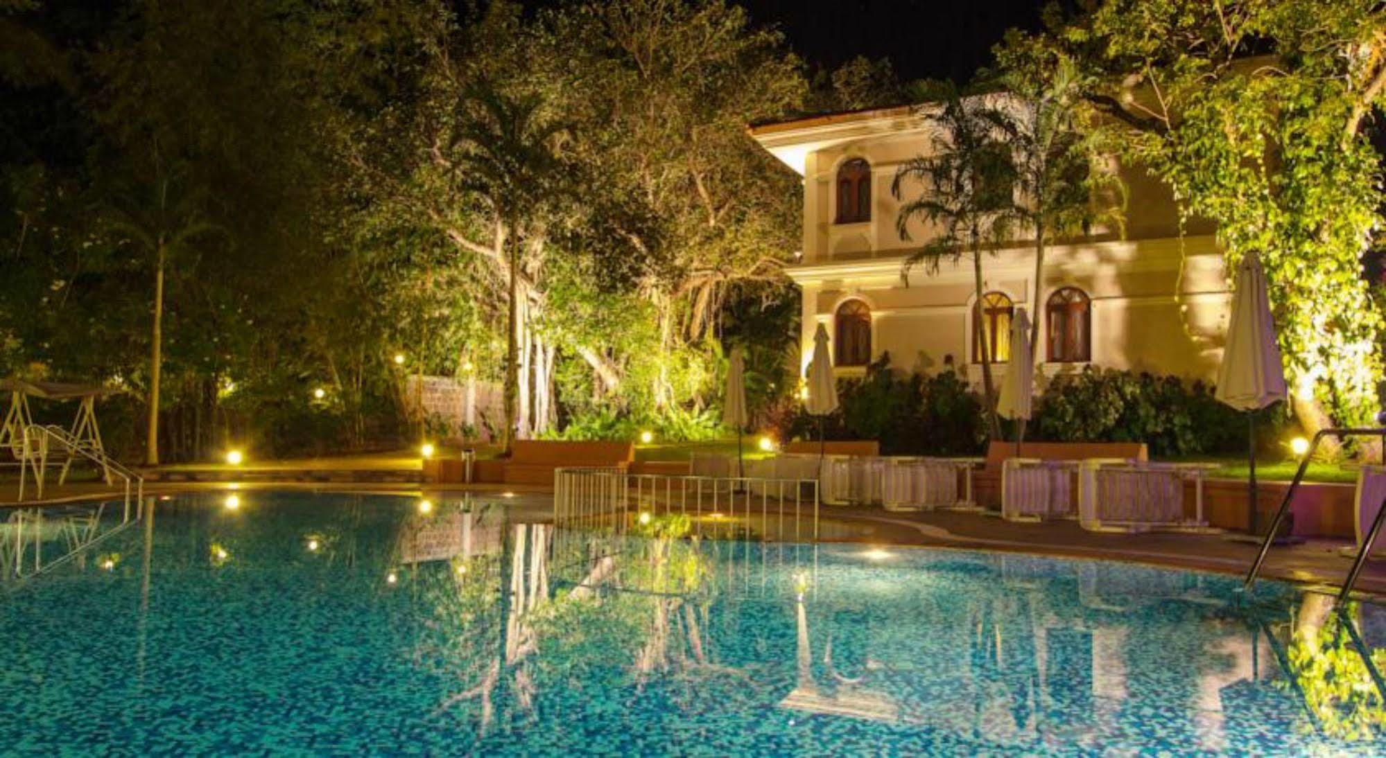 Hacienda De Goa Resort Vagator Bagian luar foto